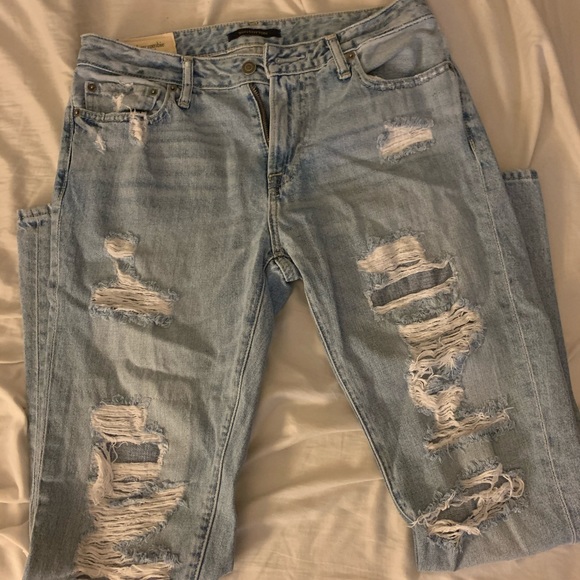 Abercrombie & Fitch - Picture 3 of 3